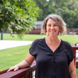 Leslie Walters headshot